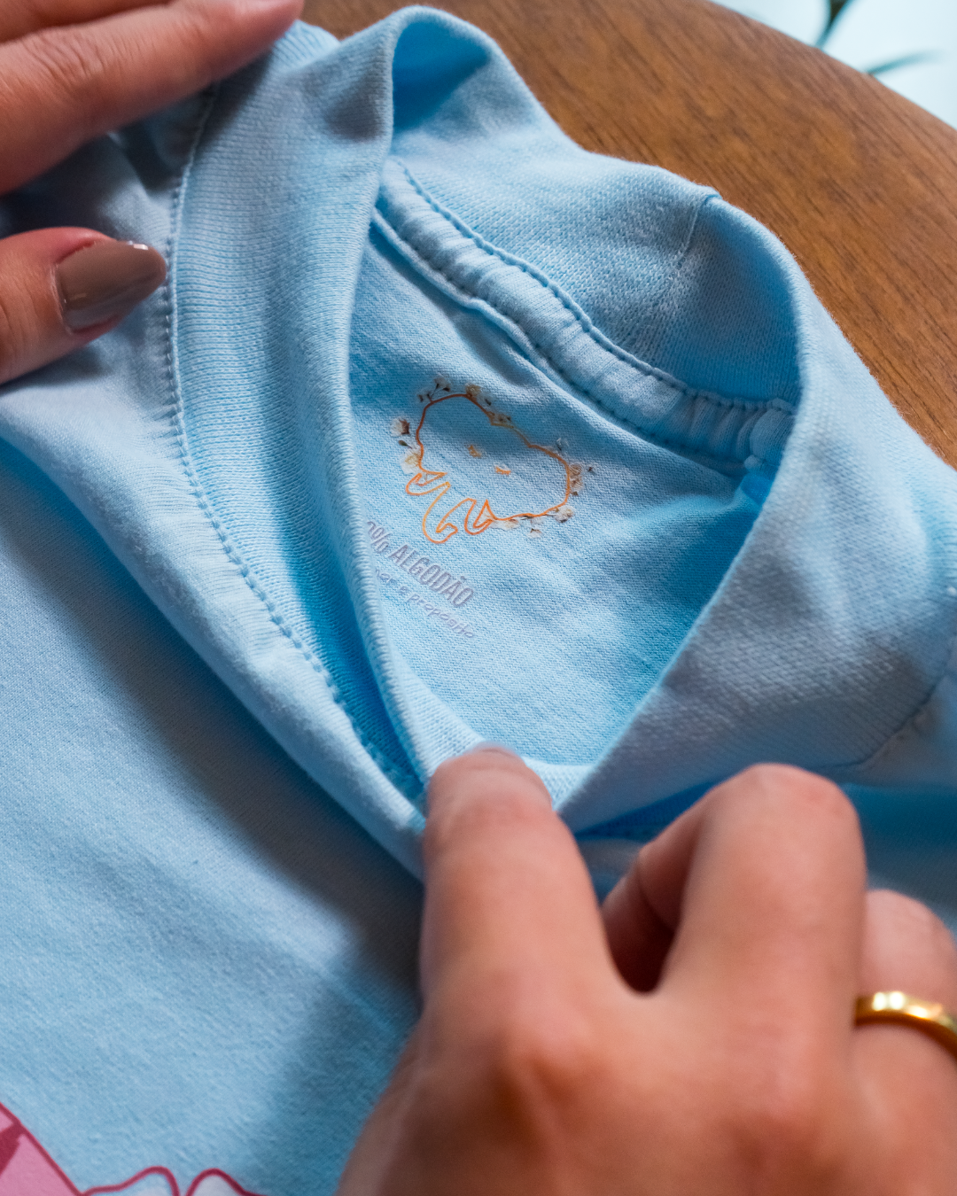 T-SHIRT GOLA ALTA PREMIUM - EM TUDO DAI GRAÇAS