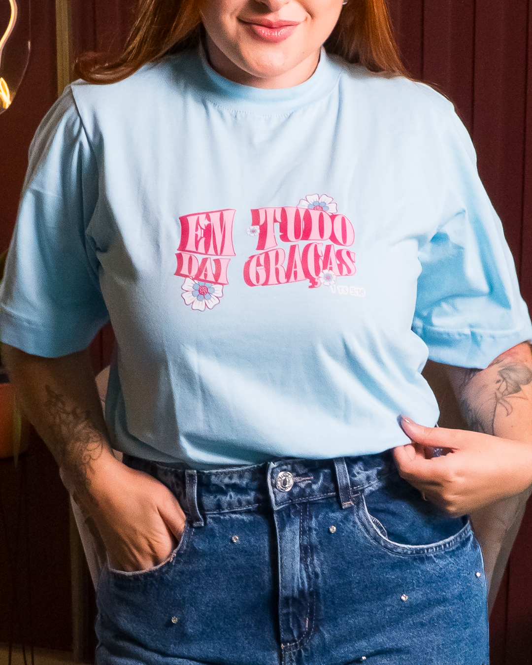 T-SHIRT GOLA ALTA PREMIUM - EM TUDO DAI GRAÇAS